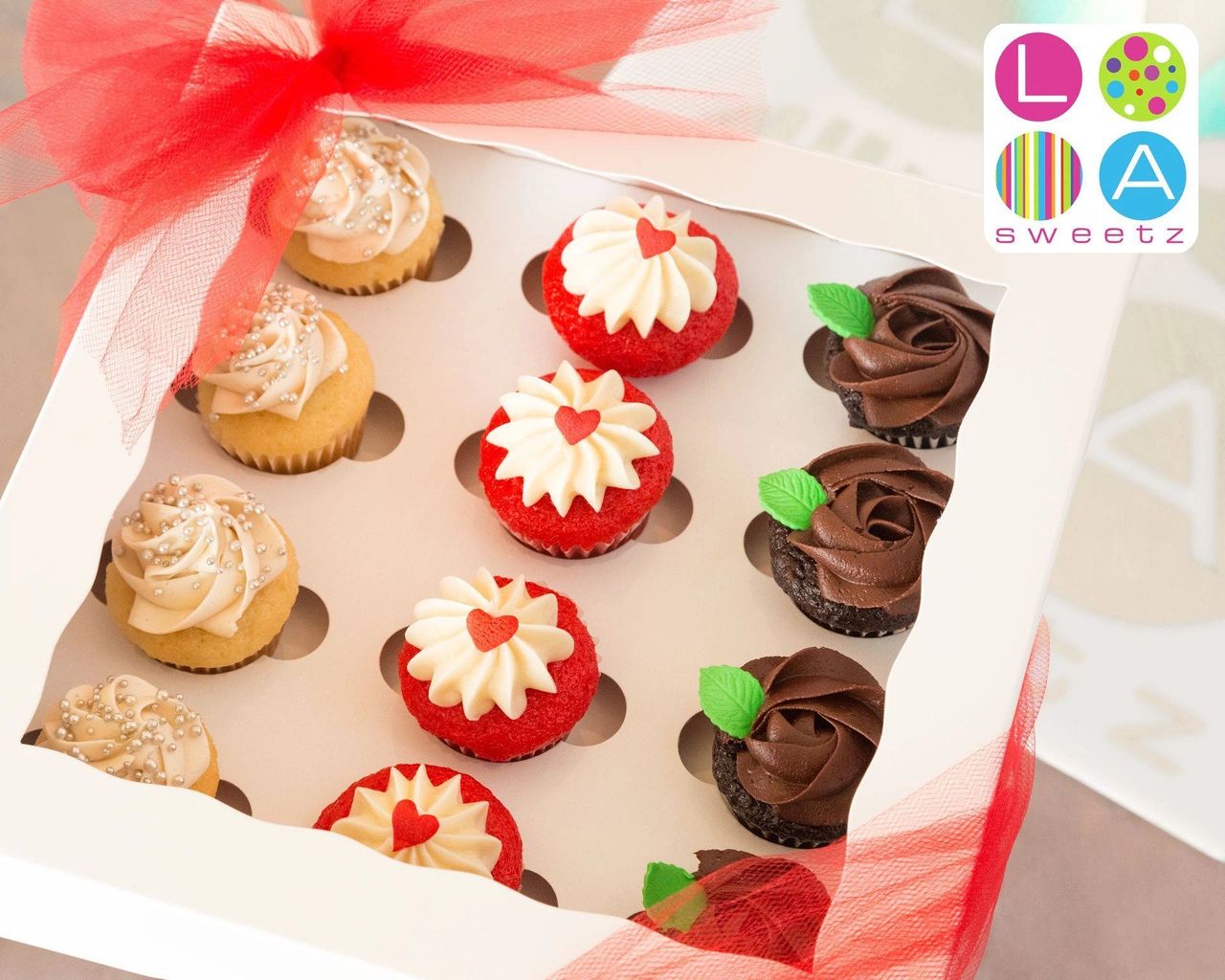 Cupcake Boxes of Love: LA Sweetz Bakery's Valentine's Day Special