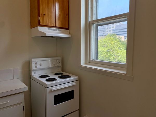 Kitchen with white appliances in downtown Montréal