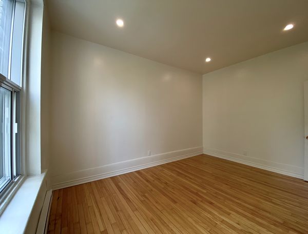 3 1/2 apartment with hardwood floor, high ceiling ans new spot lights. 