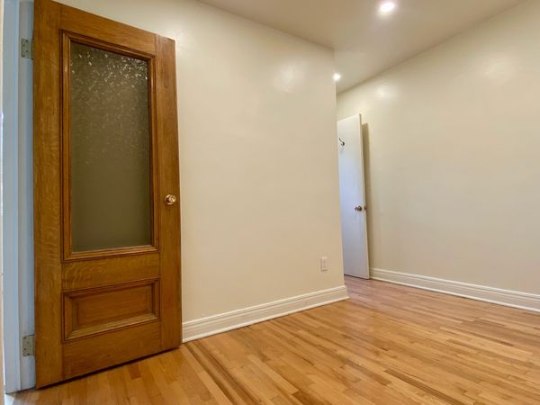 Bedroom in 2 1/2 apartment located on the third floor in NDG with Beverly Castro