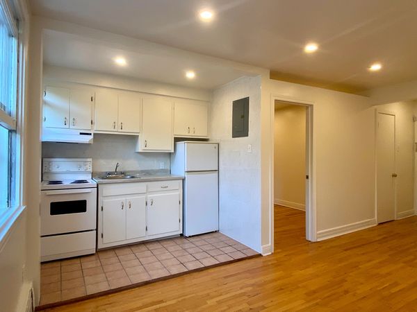 Kitchen in 2 1/2 apartment in NDG Montreal with Beverly Castro