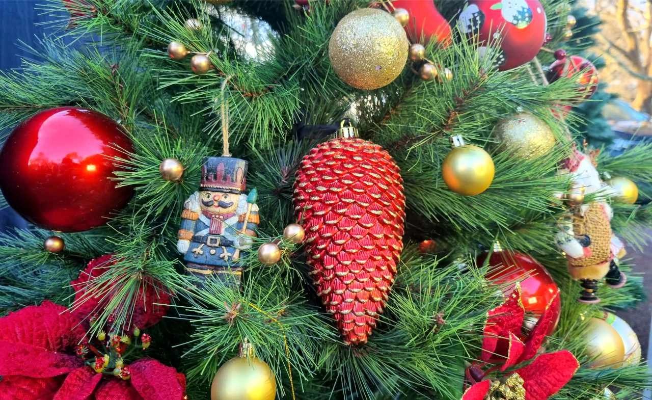 Corporate christmas decorators