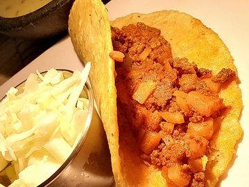 Taco en Maiz o en Harina, elige tu Guiso:
Picadillo, deshebrada, papa con chorizo, chicharron, salch