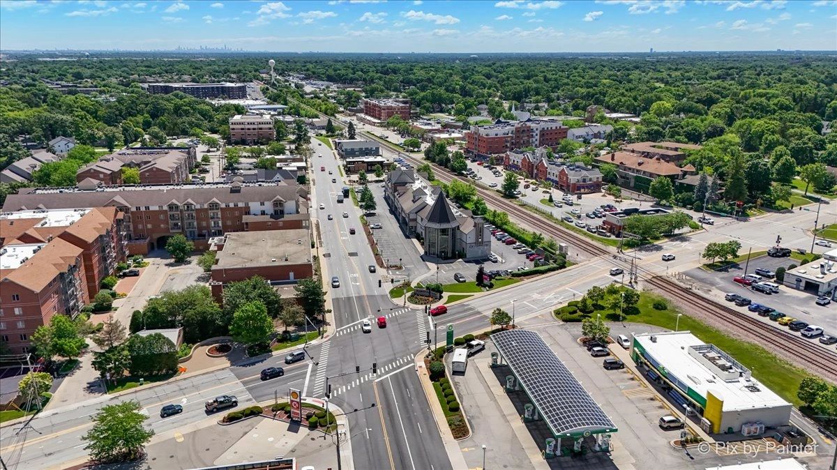 Aerial view of downtown Roselle, Illinois, home to Garry Real Estate and local mortgage resources.