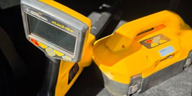 Vivax Metrotech vLoc3-Pro utility locator used for underground utility locating and service detection.