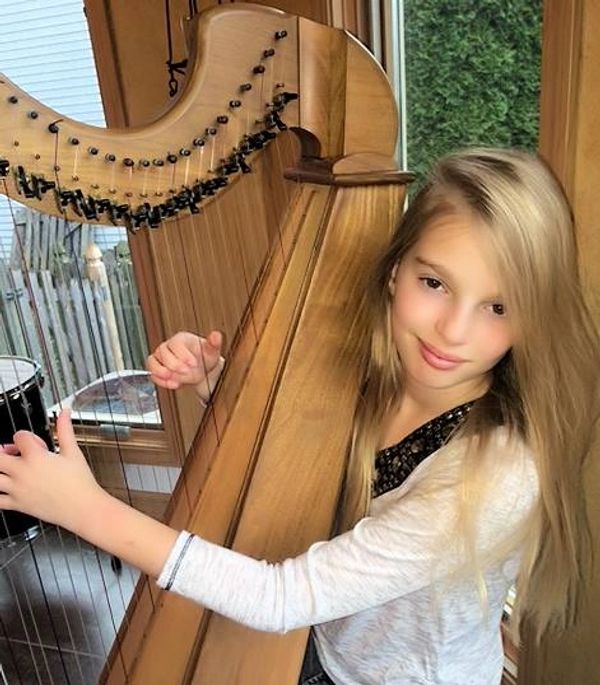 Harpist for hire in the Naperville and Chicagoland areas, Skylar Oblon