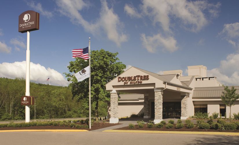 Maxwell's Restaurant & Lounge Dining, Entertainment