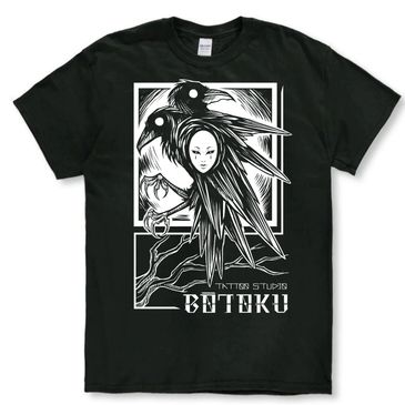 Black T-shirt with an eerie design of a woman and two ravens.