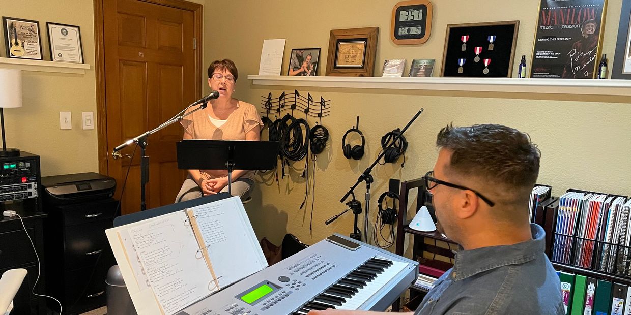 A student taking a singing lesson in Las Vegas.