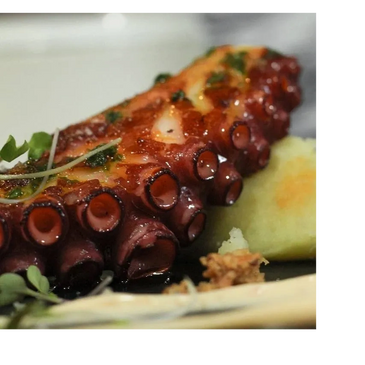 Pata de pulpo a la plancha con pure de patata