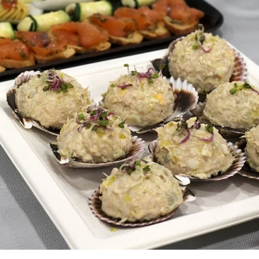 Ensaladilla Rusa sobre concha para catering