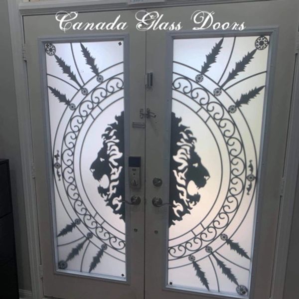 Canada glass doors in white on the display of the website