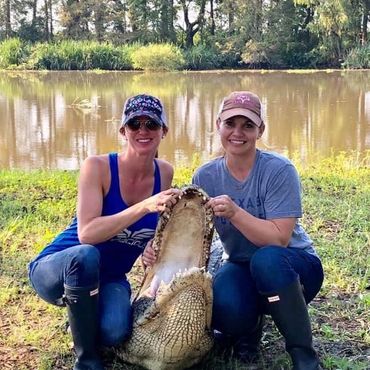 girls hunting alligators