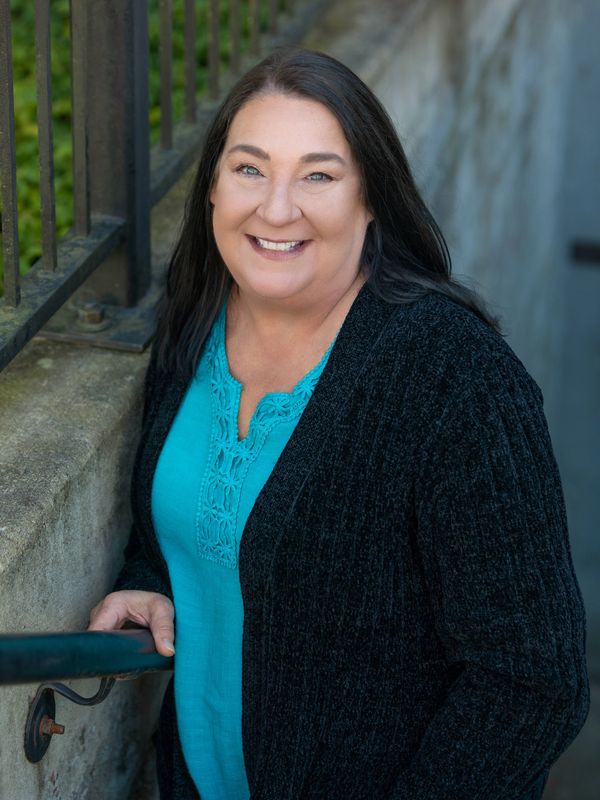 Image of Clark County Washington Real Estate Agent Linda Veatch 