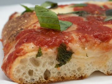 gluten-free pizza, closeup of crust