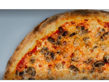 whole round mushroom pizza