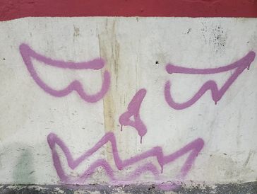 Scary graffiti face/drawings 