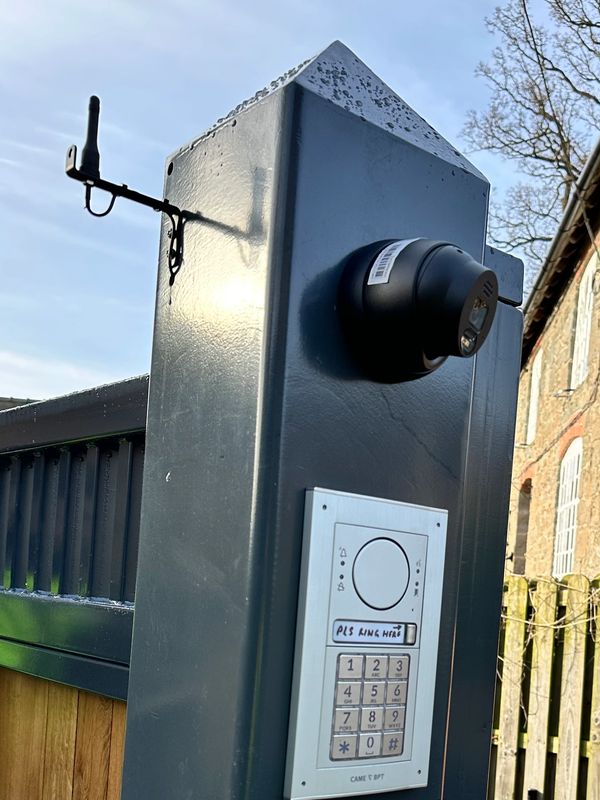 Gate intercom with CCTV 