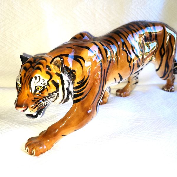 Royal Doulton Tiger HN 2646
West Coast Downsizing Solution Estate Sales Vancouver