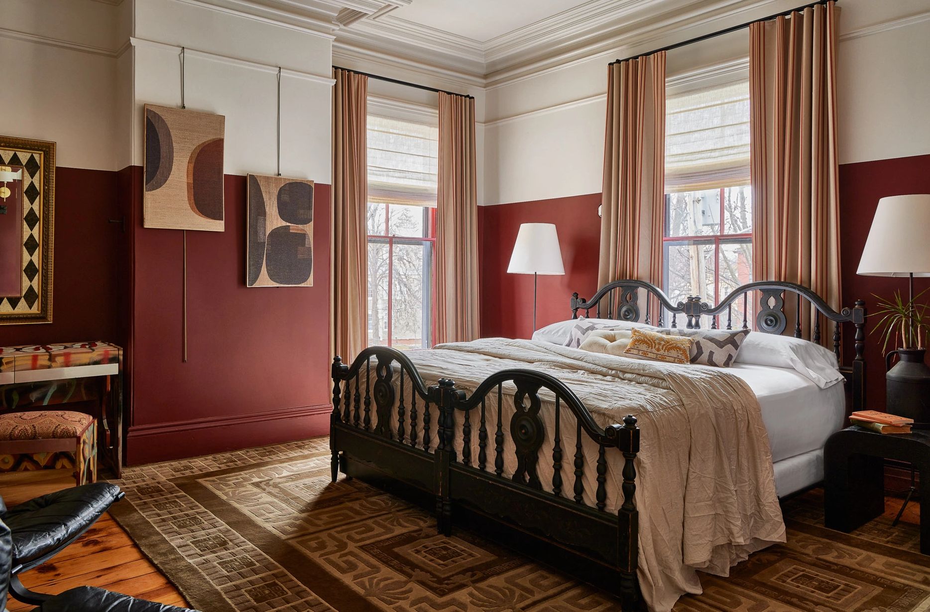 Bedroom in Blind Tiger Portland, Carleton Street. Photo Credit: Matthew Kisiday.