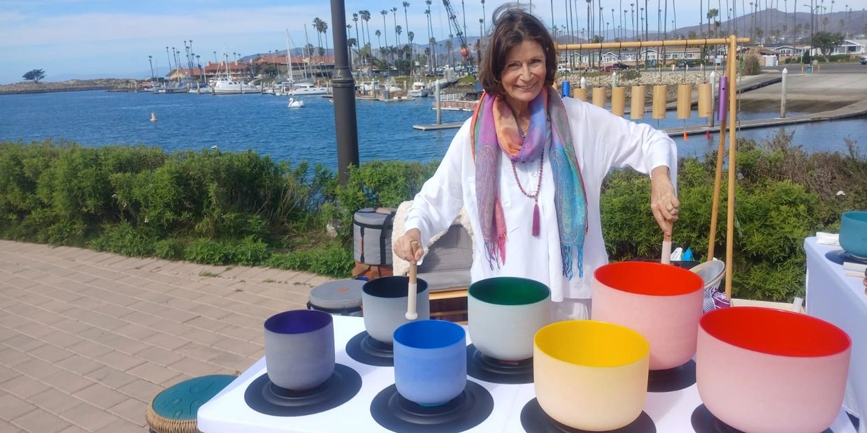 Soothing frequency generated by Singing Bowls and Kochi chimes for tranquility. Ilse Oliver