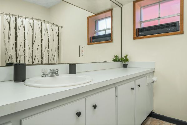 Full private event rental- bathroom
Sebring Florida hotel available during Sebring 12 Hour Race Week