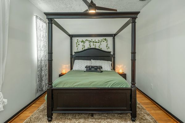 Hotel room in Sebring Florida with comfortable bedding