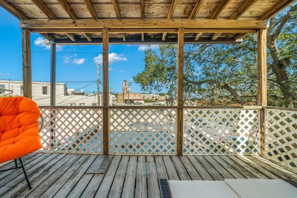 Exterior of Audrey’s Place- raceway, golf, Downtown Sebirng, and more. Private balcony at Studio 102