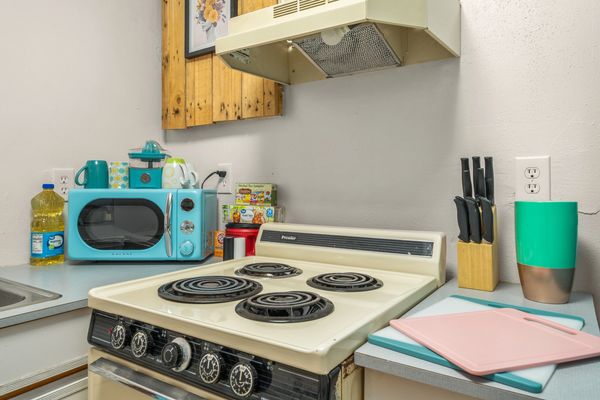 Spacious guest suite at Sebring Florida hotel- complete with kitchen and amenities 