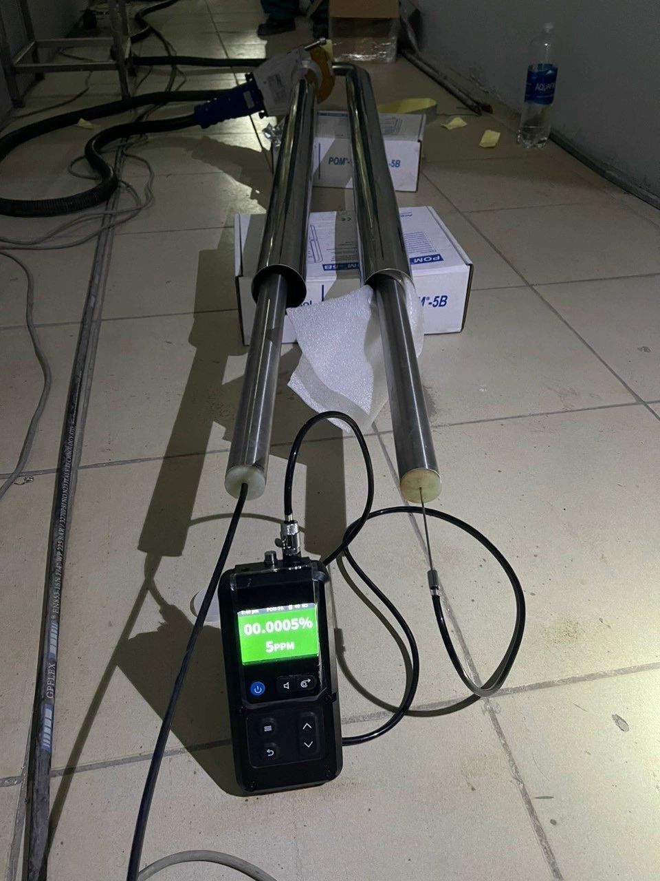 Hàn ống vi sinh tự động với máy đo oxy tại nhà máy dược phẩm