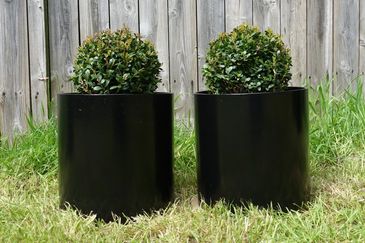 simple black planters