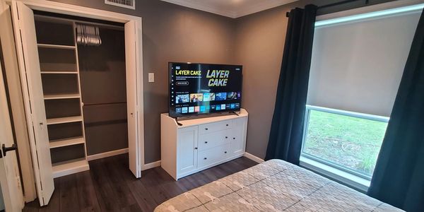 DFW Private Room with TV, bed and closet