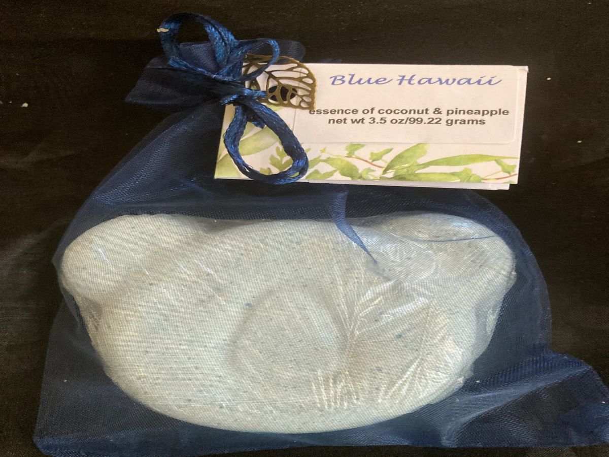 Around the World in 8 bath bombs (2 of 8) Blue Hawaii (coconut