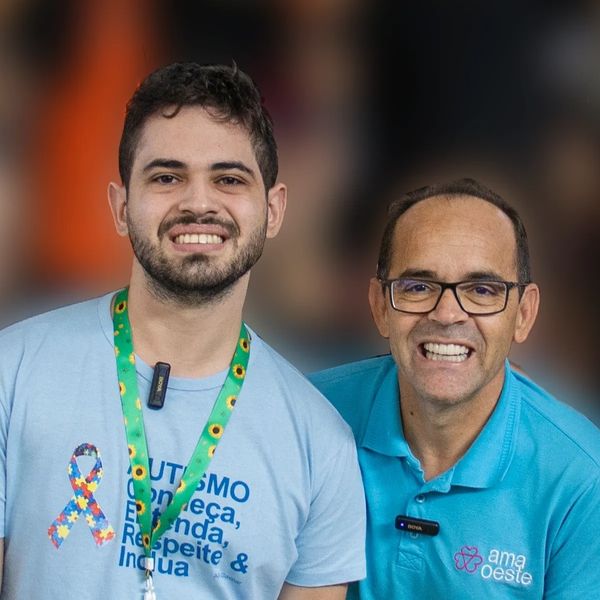 Eduardo Martins de Quadros da Silva e Paulinho da Silva em uma Palestra