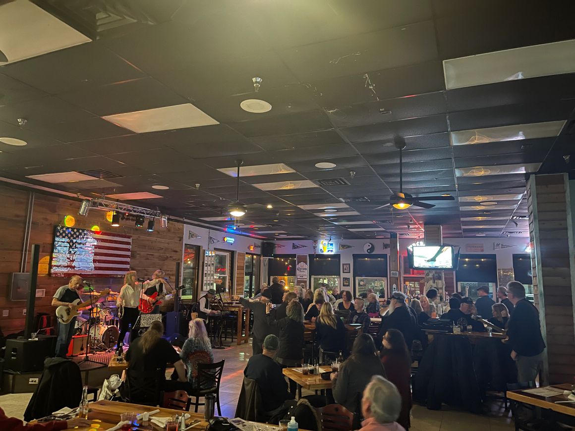 Fast Eddie’s Corner Bar & Grill