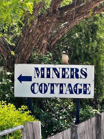 Rubyvale Miners Cottage. Fossicking park. Great advice. The Gemfields 4702. Phone:  0749854531