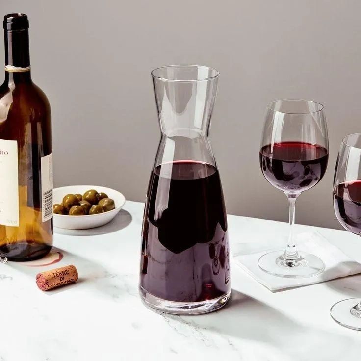 Quelle différence entre aération et décantation du vin rouge