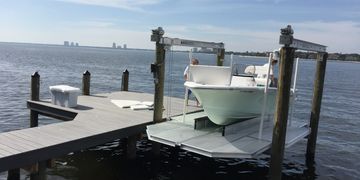 Aluminum submersible platform for boat lift