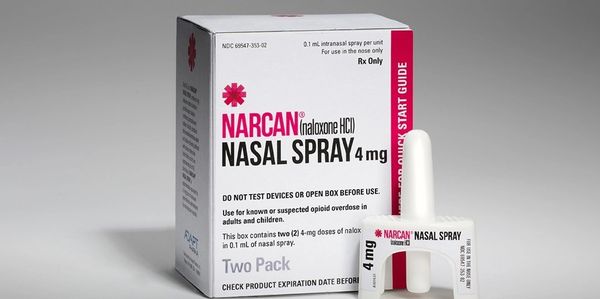 Naloxone is an Opioid antagonist, blocking the brains uptake of Opioids, by replacing them.
Immediat