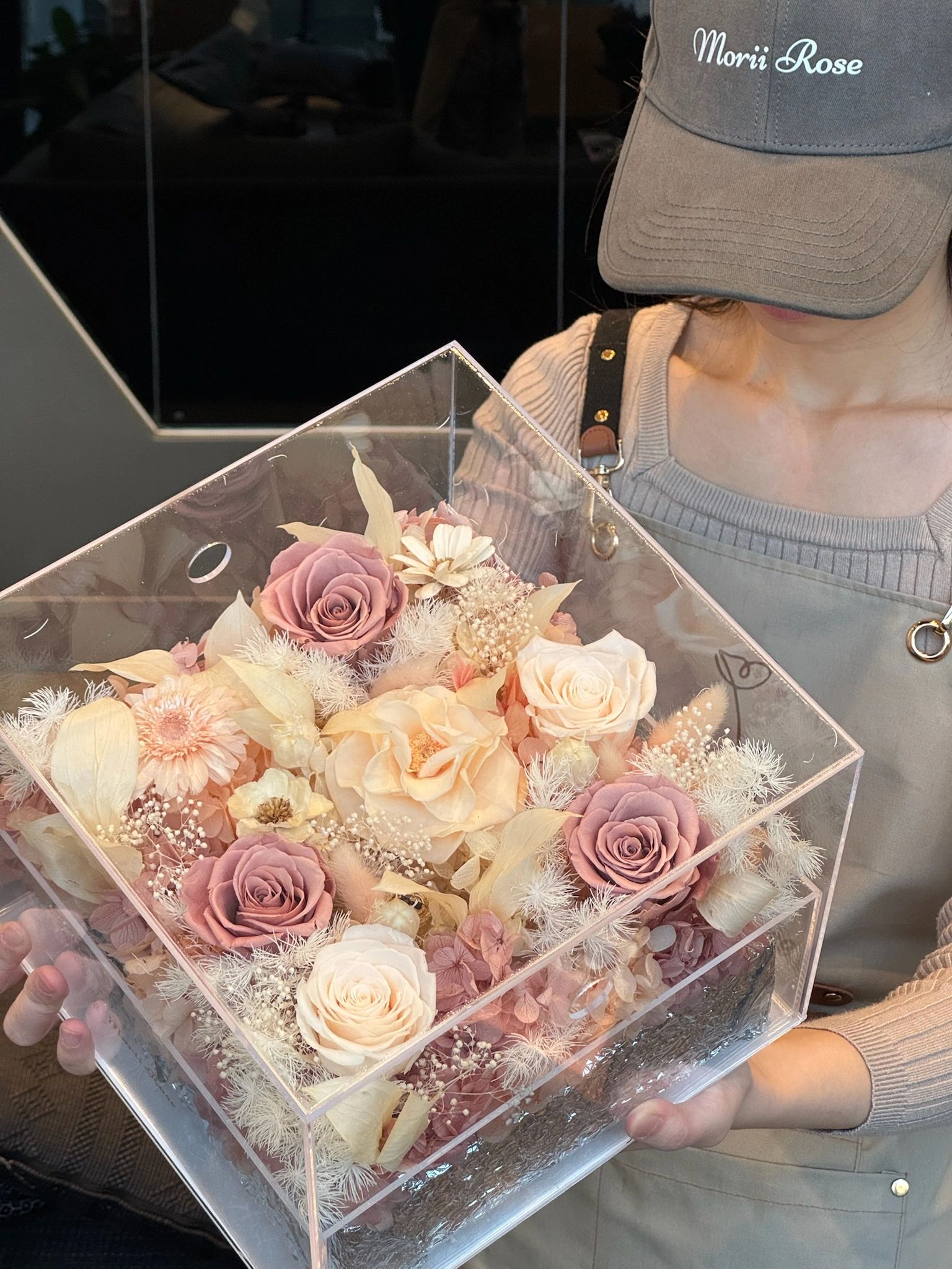 Cappuccino &Vendela Preserved Roses-Box