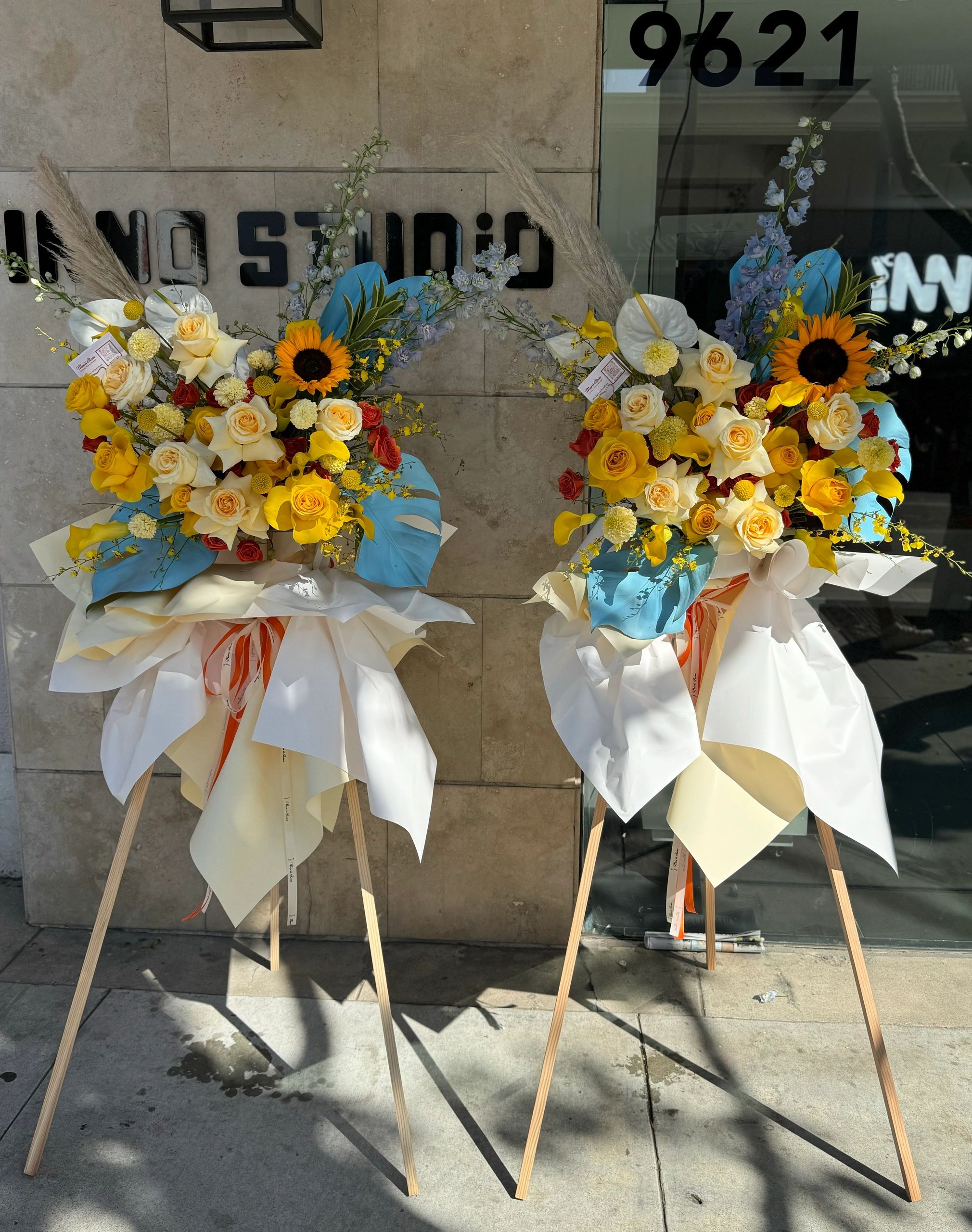 Heytea Yellow and Orange Color Scheme Grand Opening Flower Basket