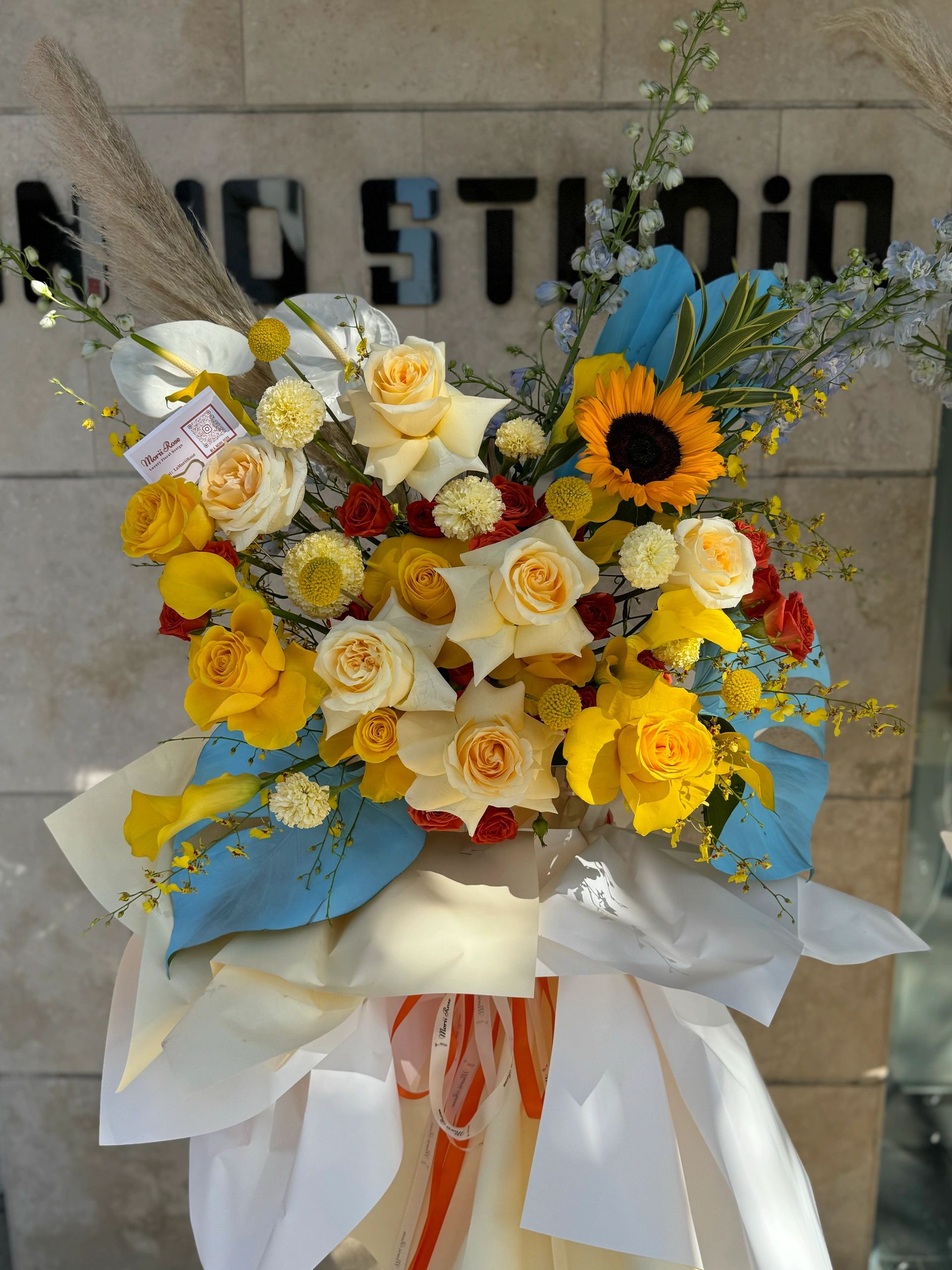 Heytea Yellow and Orange Color Scheme Grand Opening Flower Basket