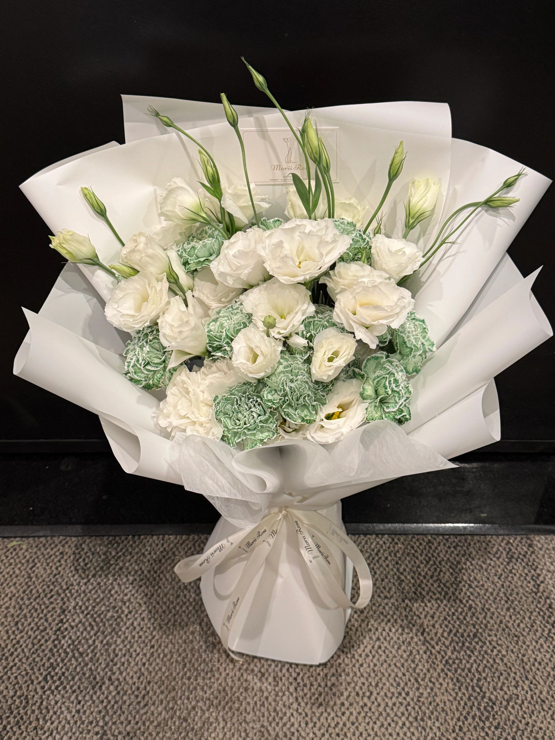 Lisianthus & Emerald Whisper