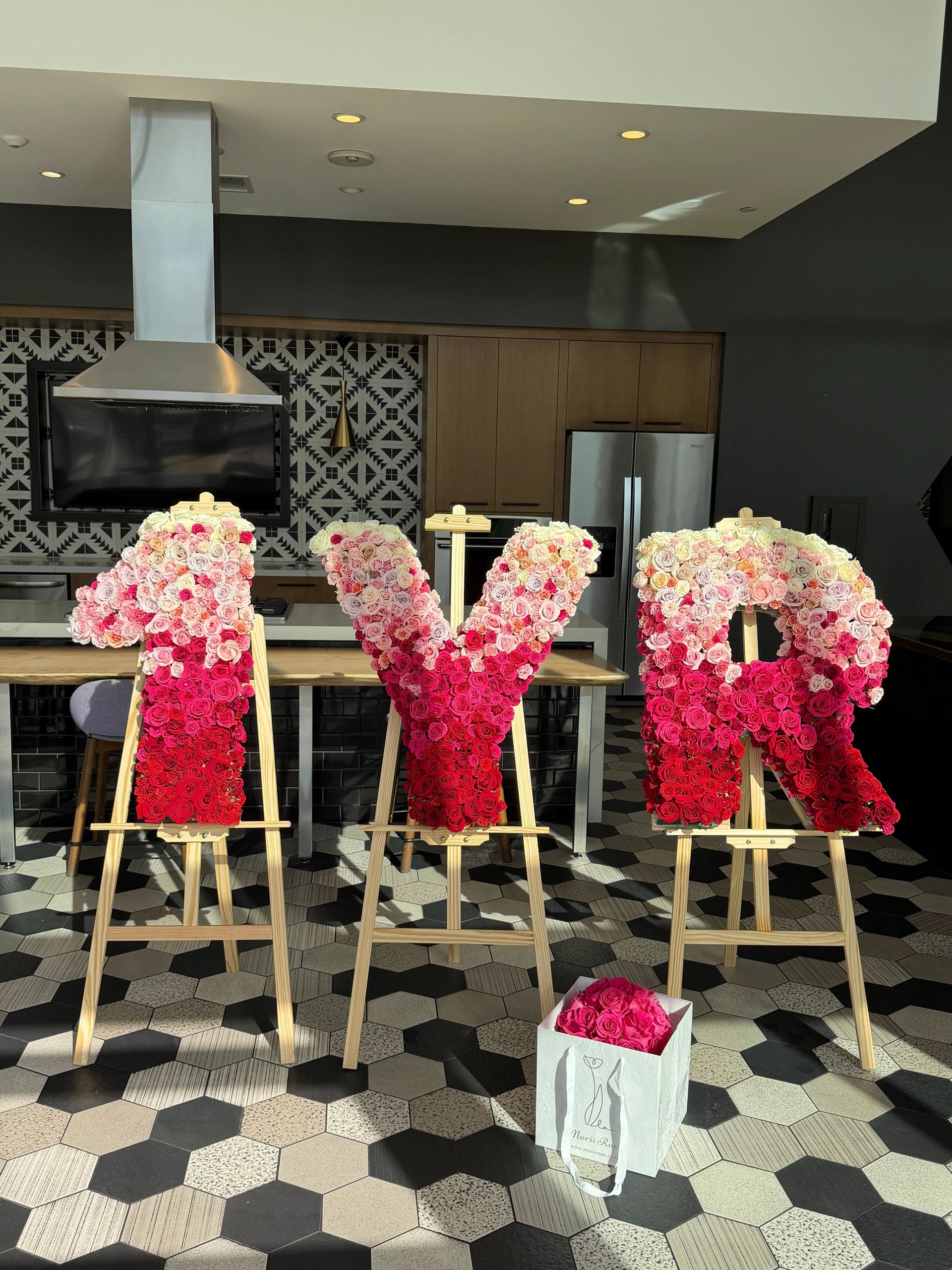 81cm gradient flower wooden plaque (nude pink, pink, fuchsia)