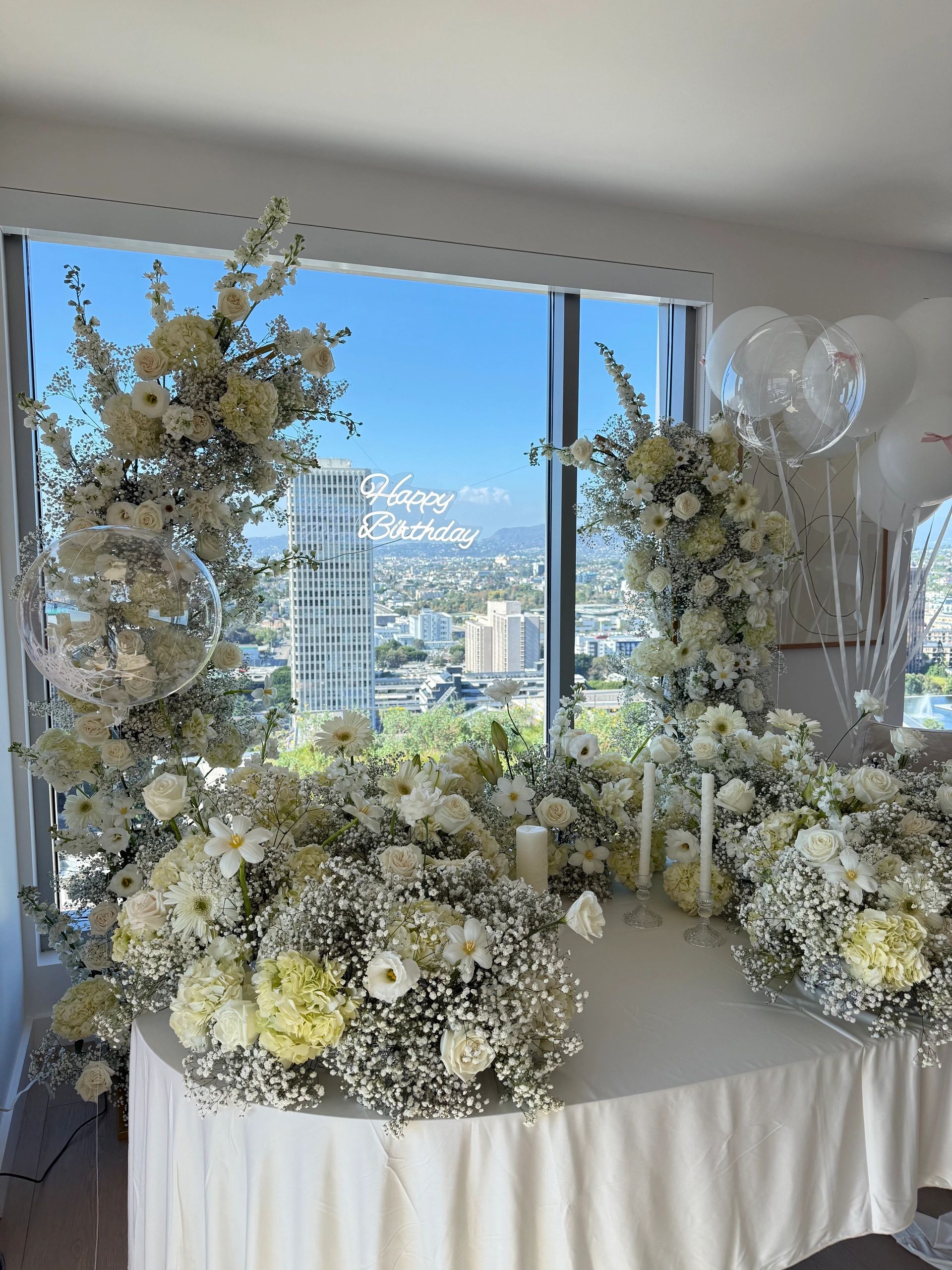 White curved column arrangement