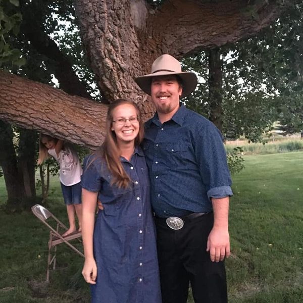 Portrait photo in front of tree