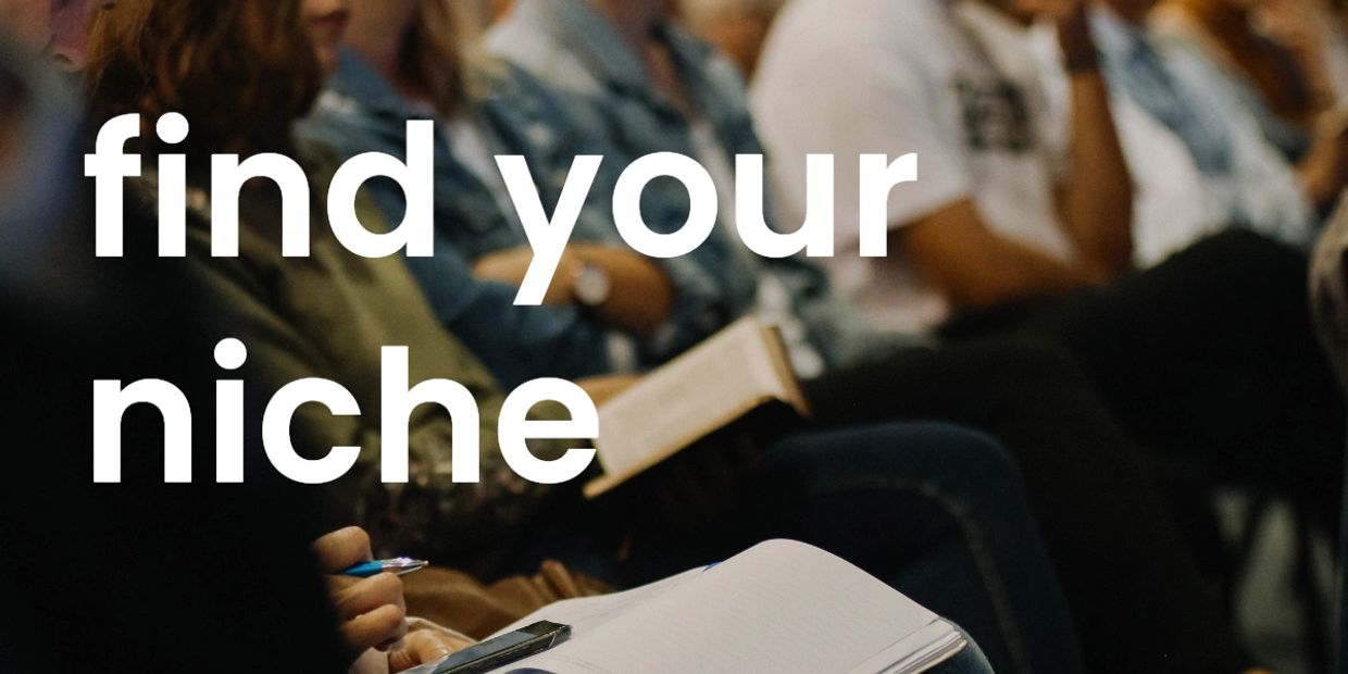 A poster saying find your niche on the Houghton & Mackay Freelance Writers page.