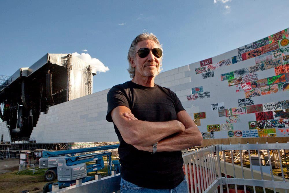 Una imagen icónica del legendario músico y compositor de Pink Floyd, Roger Waters, capturado durante