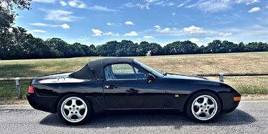 Black Porsche 968 Cabriolet 994