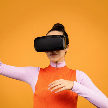 A woman with a VR-Headset holds her arms up in a wide, dynamic movement. 